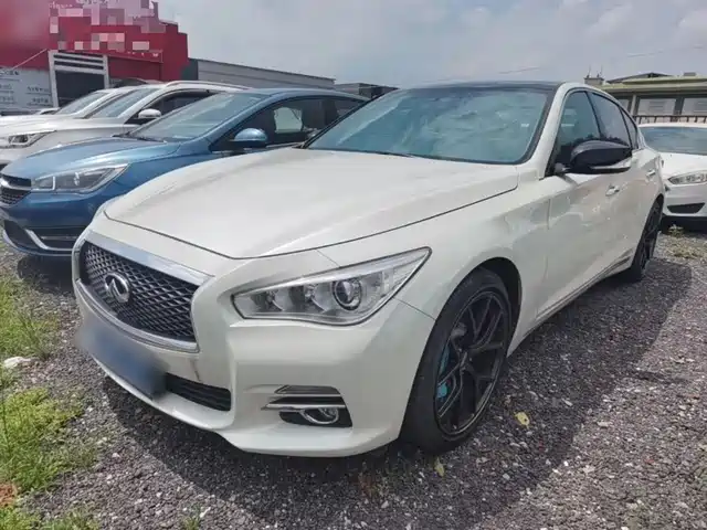Infiniti Q50L