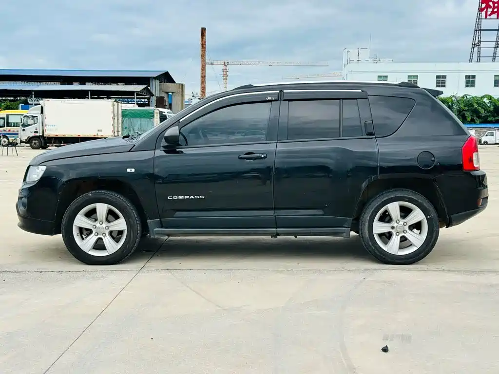 Jeep Compass (Import) — миниатюра 4