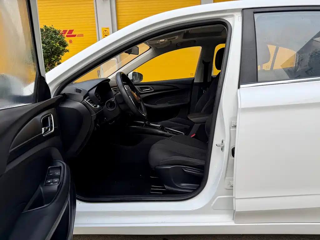 Roewe i5 2020 1.5L AT 4G
