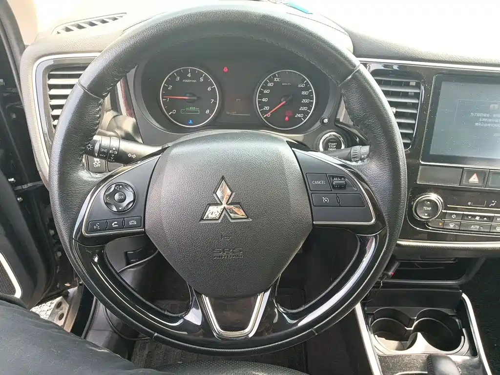 Mitsubishi Outlander — миниатюра 7