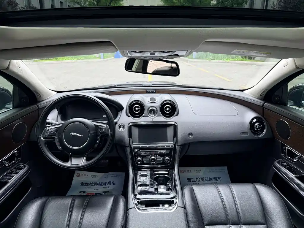 Jaguar XJ — миниатюра 5