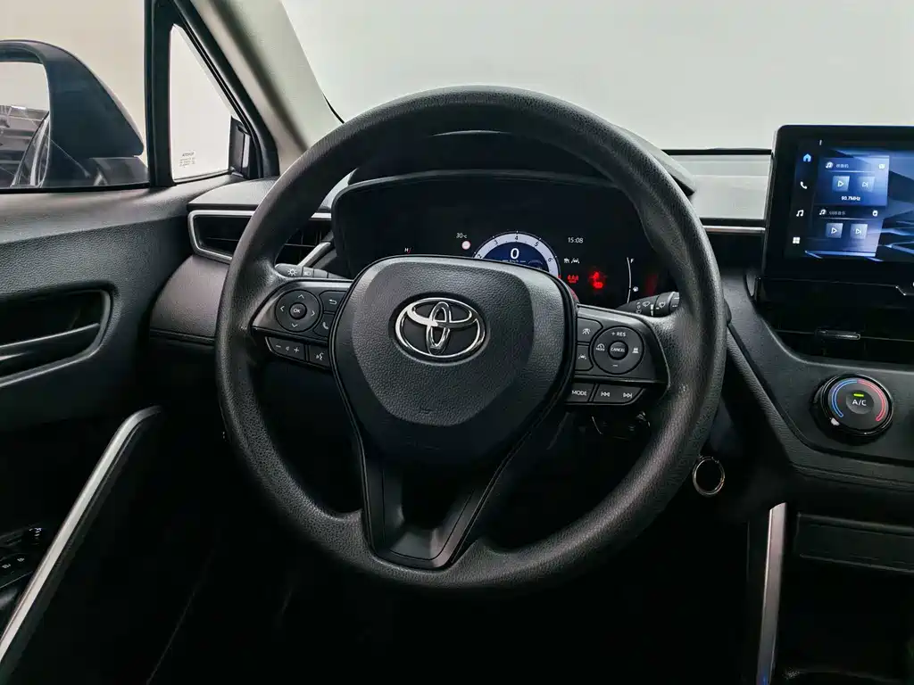 Toyota Corolla Cross — миниатюра 23