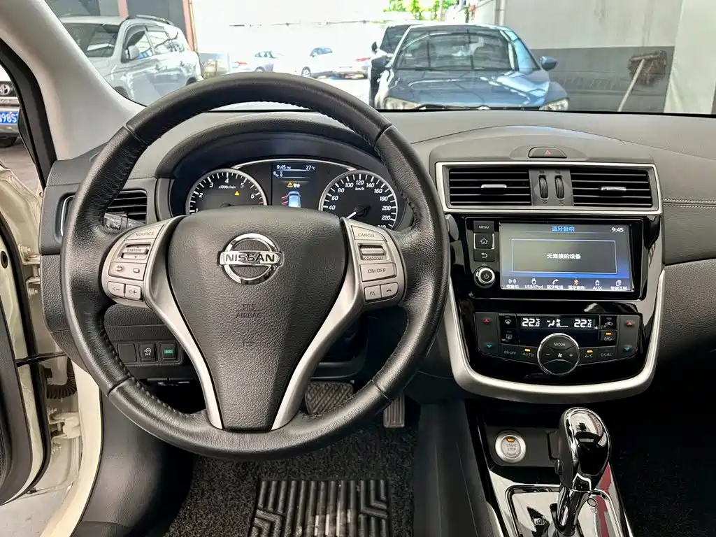 Nissan Tiida — миниатюра 9