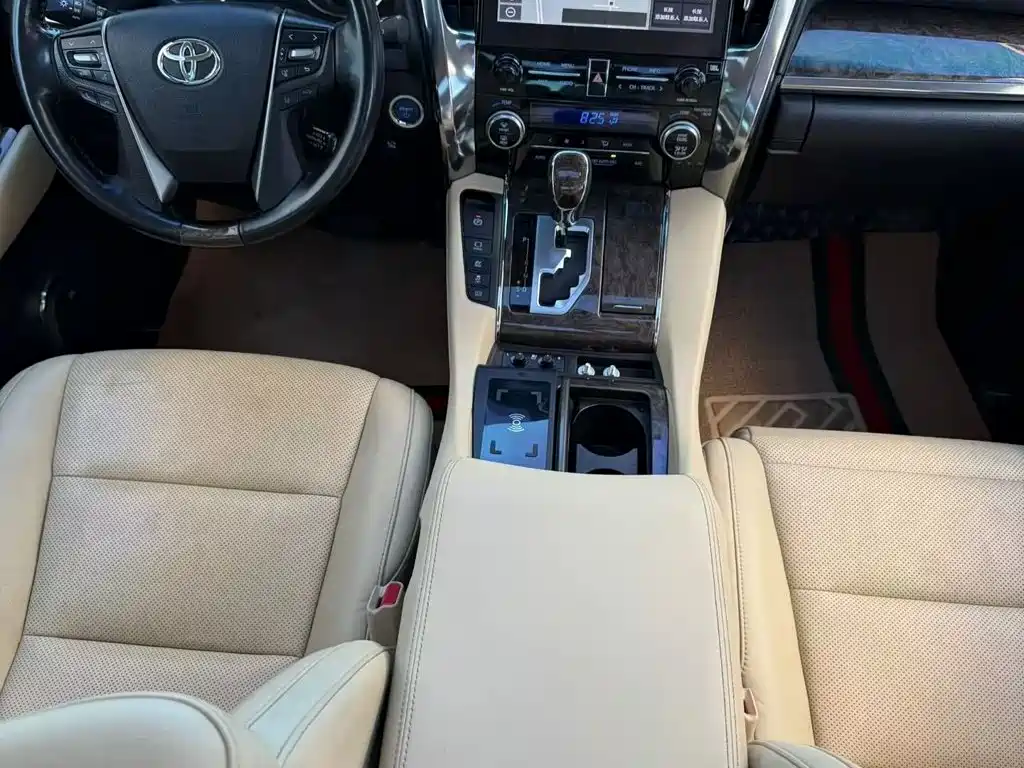 Toyota Vellfire — миниатюра 9