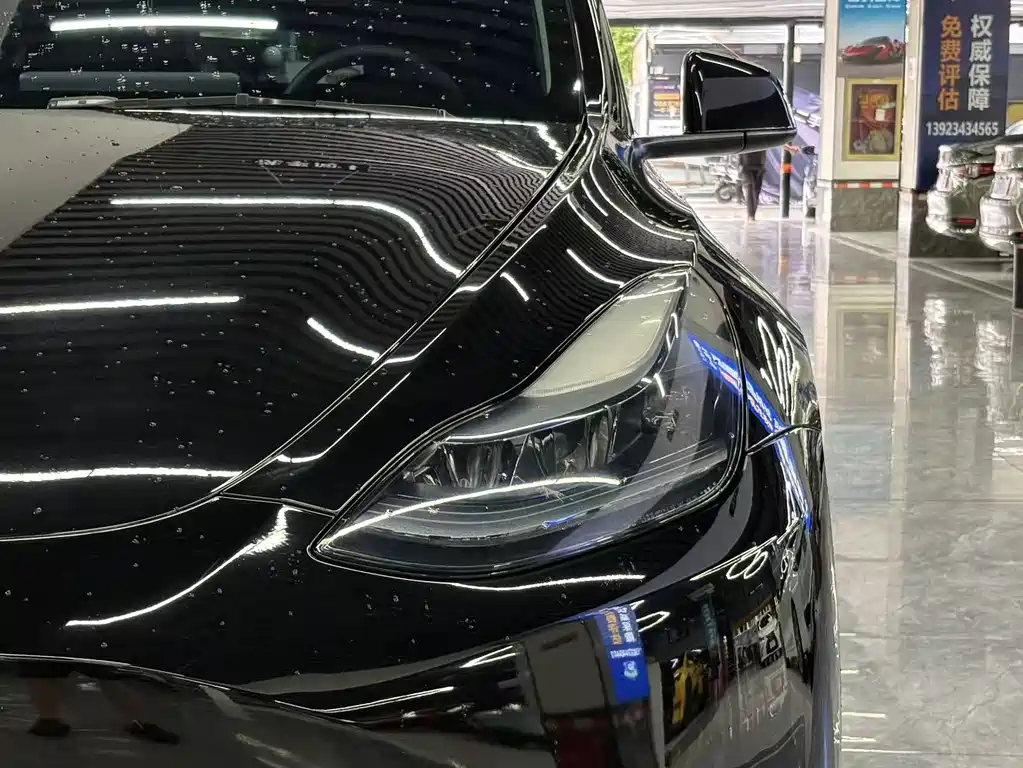 Tesla Model Y — миниатюра 13