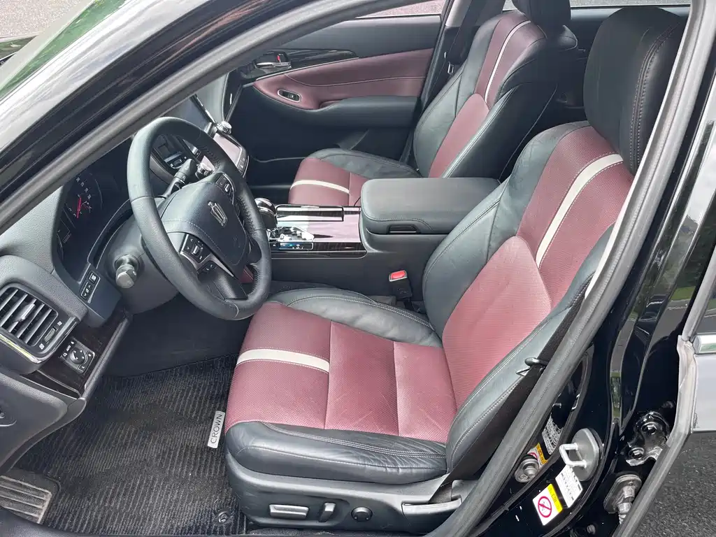Toyota Crown — миниатюра 8