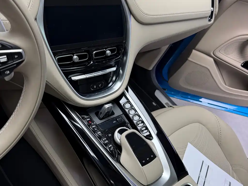 Aston Martin DBX 2024 4.0T V8