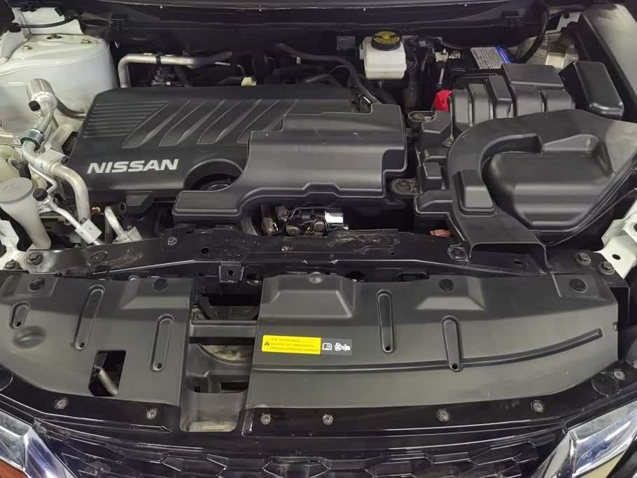 Nissan Qashqai 2.0 л 2023 г. Белый, пробег 40300 км