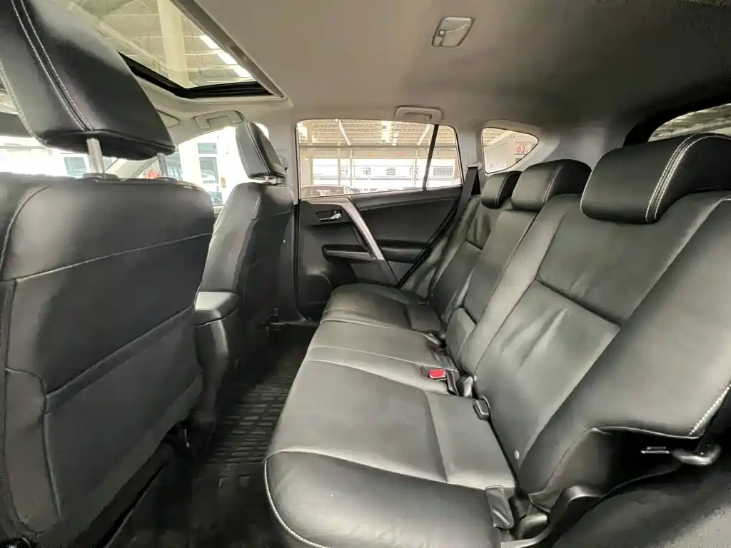 Toyota RAV4 — миниатюра 9