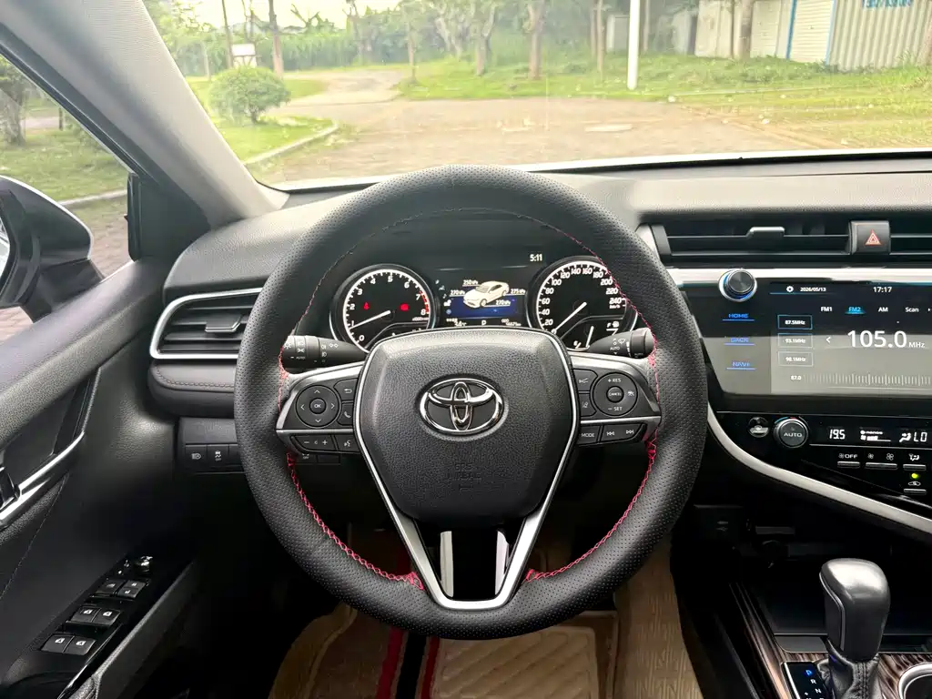 Toyota Camry — миниатюра 17