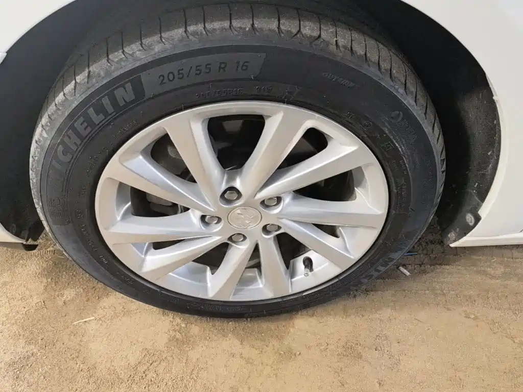 Buick Verano — миниатюра 23