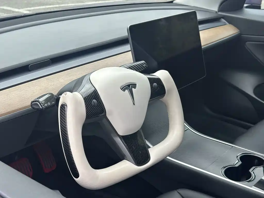 Tesla Model 3 — миниатюра 8