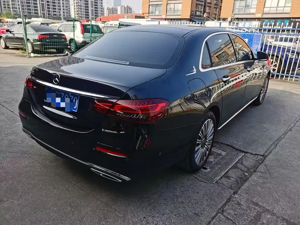 Mercedes-Benz E-Class — миниатюра 3