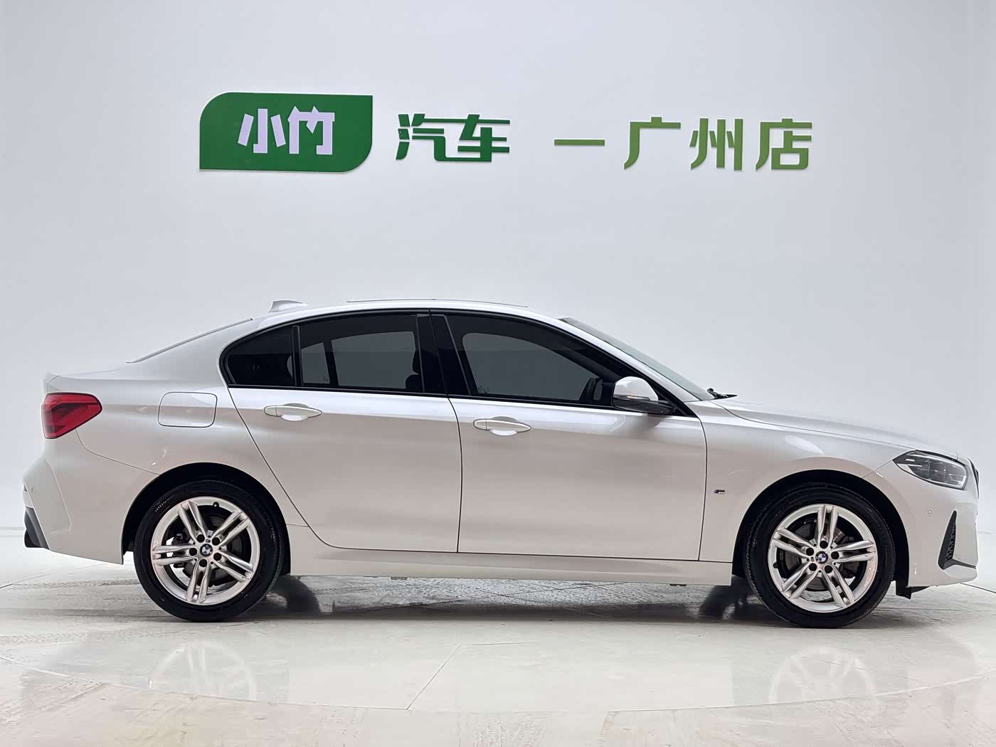 BMW 1 Series 1.5 л 2022 г. Белый, пробег 26000 км