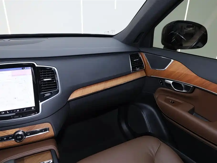 Volvo XC90 2024 B6 Luxury 7 мест