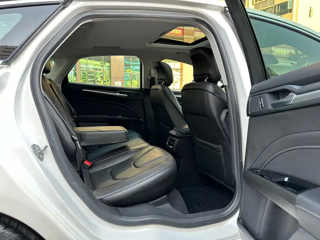 Ford Mondeo — миниатюра 14