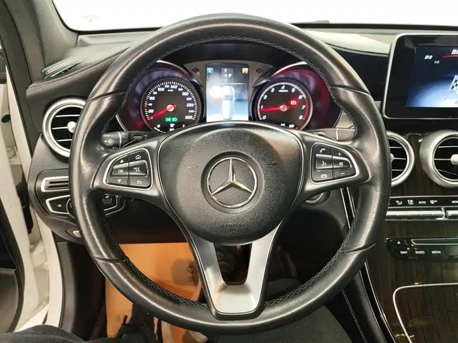 MERCEDES-BENZ GLC