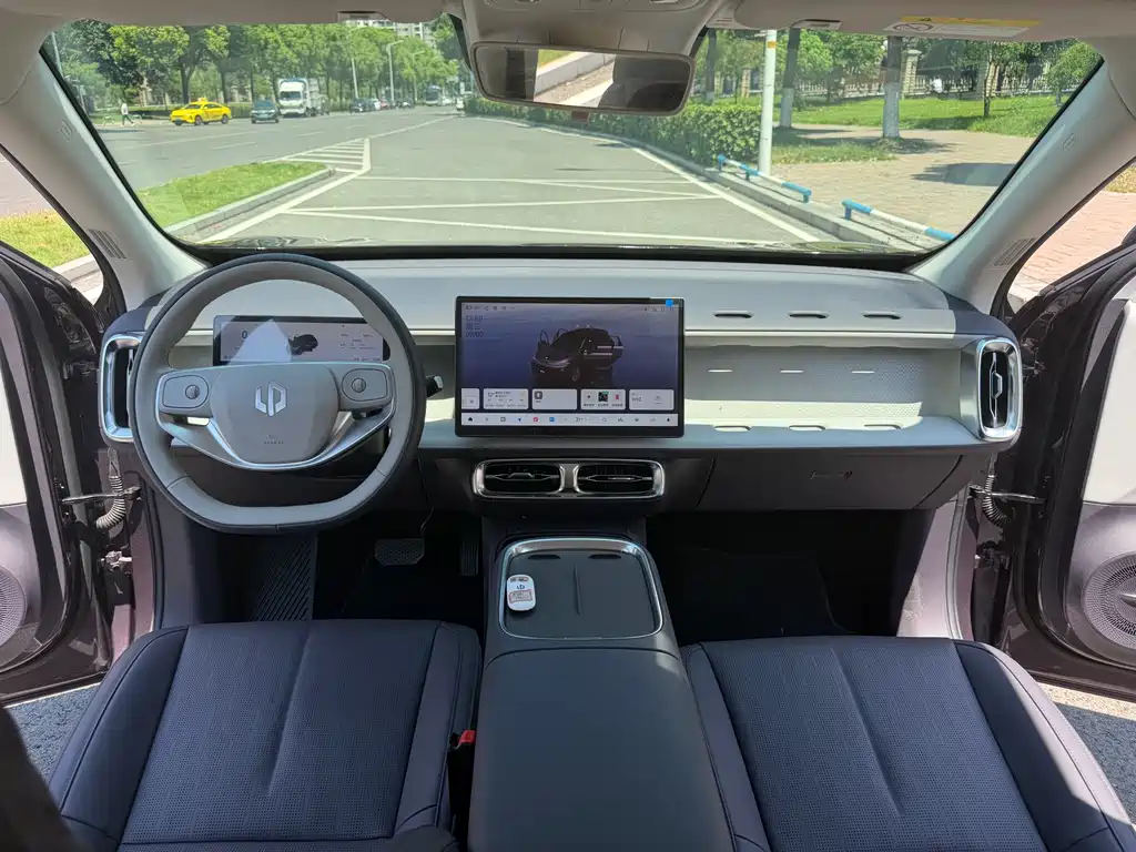 Leapmotor Leapmotor B10 — миниатюра 11