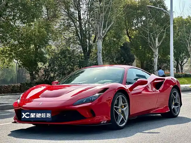 FERRARI F8 2021