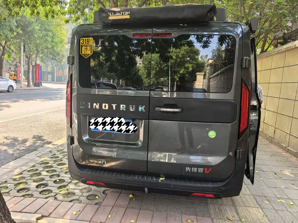 Sinotruk Vangard V — миниатюра 3