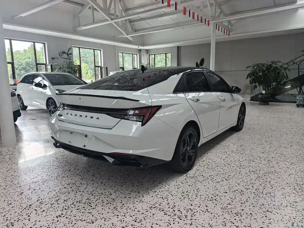 Hyundai Elantra — миниатюра 7