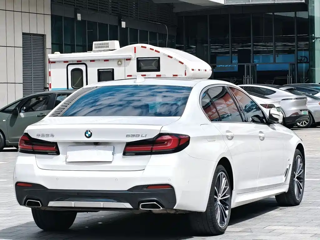 BMW 5 Series — миниатюра 10