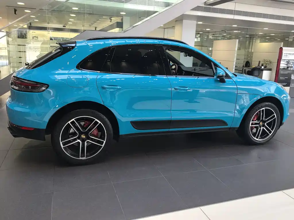 PORSCHE MACAN