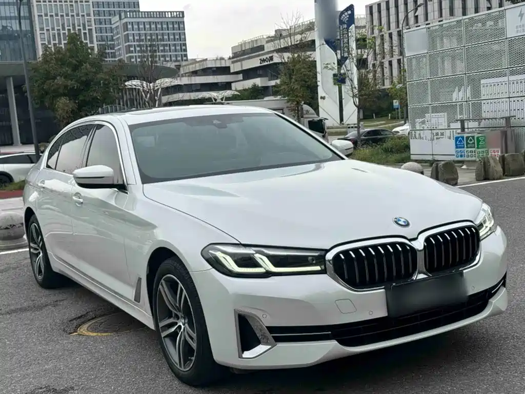 BMW 5 Series — миниатюра 7