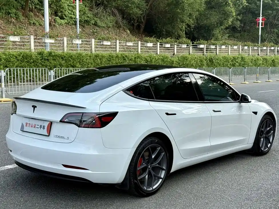 Tesla Model 3 — миниатюра 9