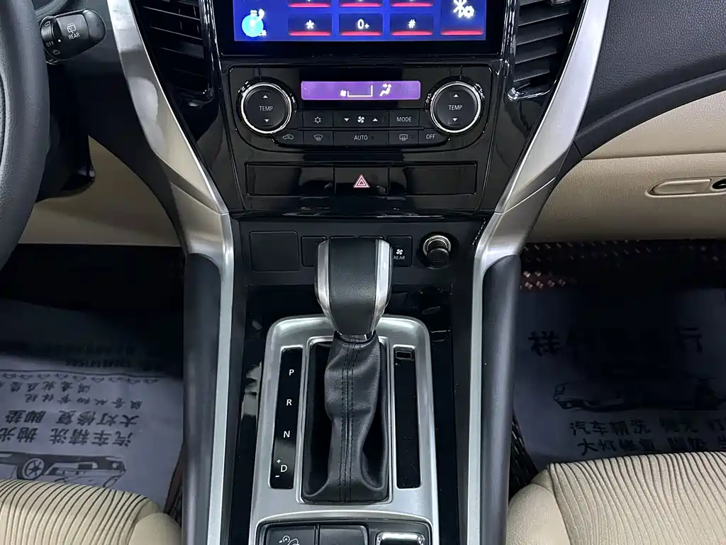 Mitsubishi Pajero Sport (Import) — миниатюра 25
