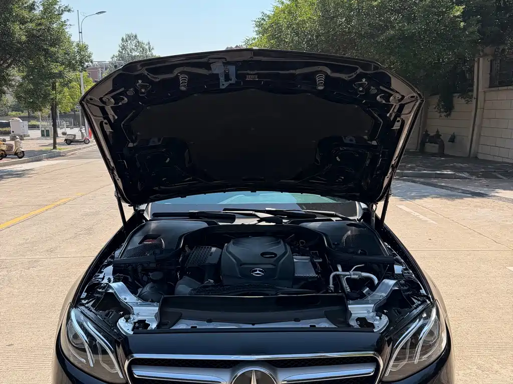 Mercedes-Benz E-Class — миниатюра 12