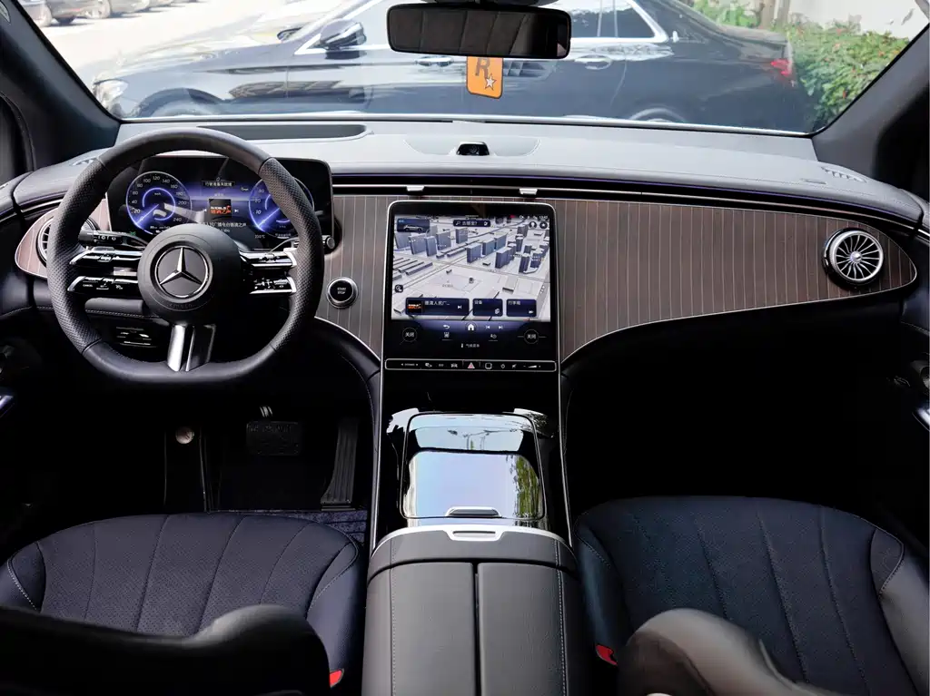 Mercedes-Benz EQE SUV — миниатюра 14