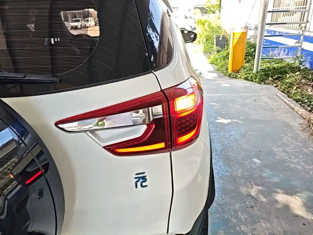 BYD Yuan EV — миниатюра 8