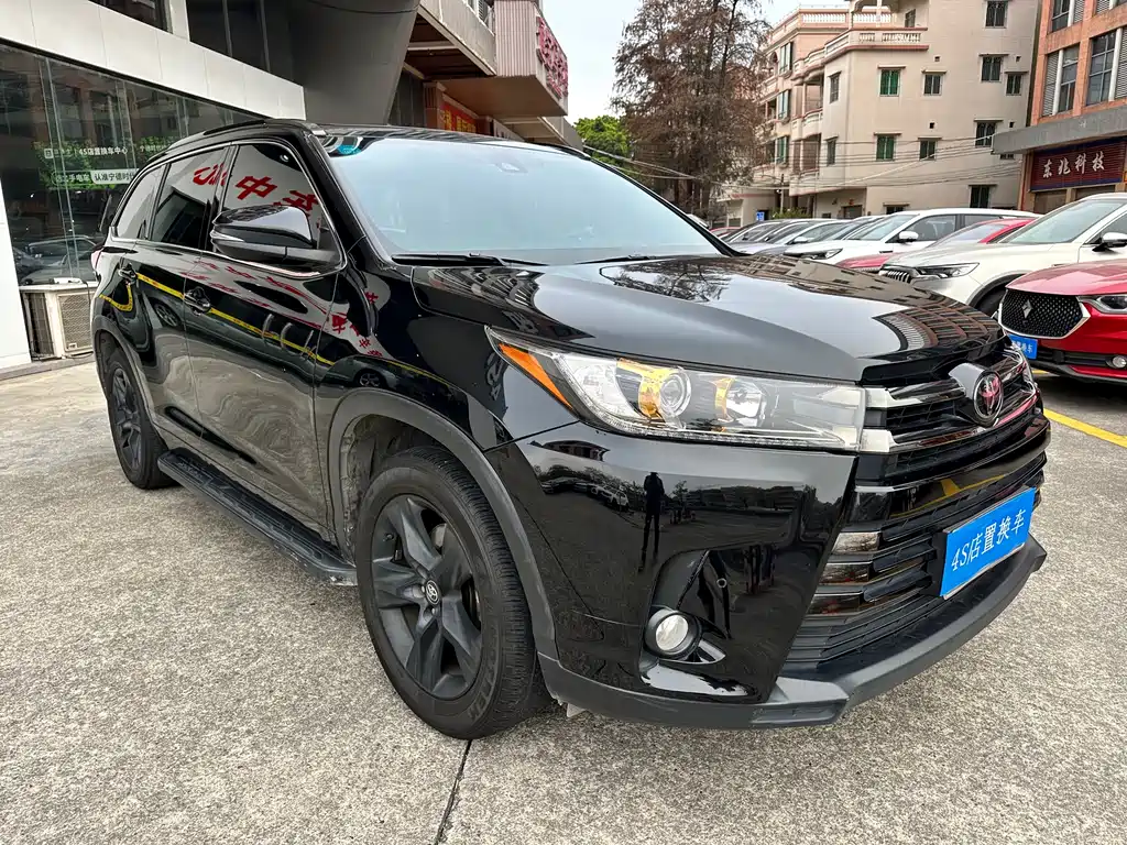 TOYOTA HIGHLANDER