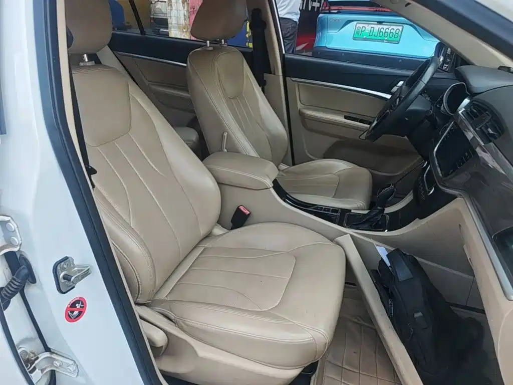 Geely Emgrand — миниатюра 25