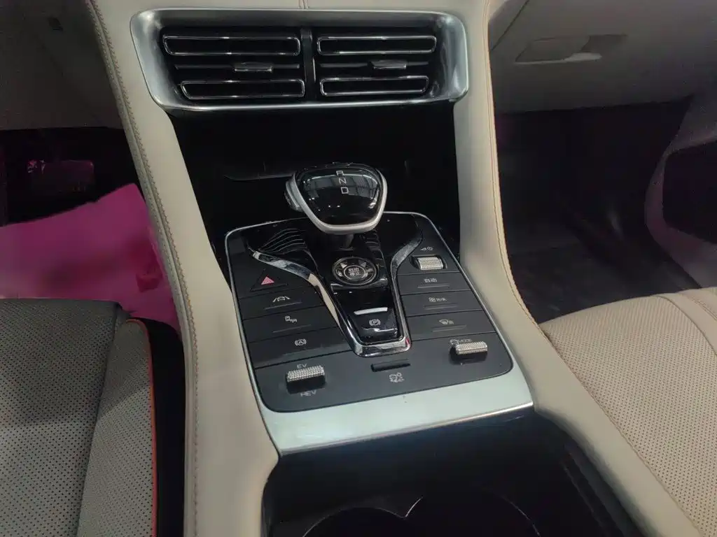 BYD PLUS New Energy — миниатюра 8