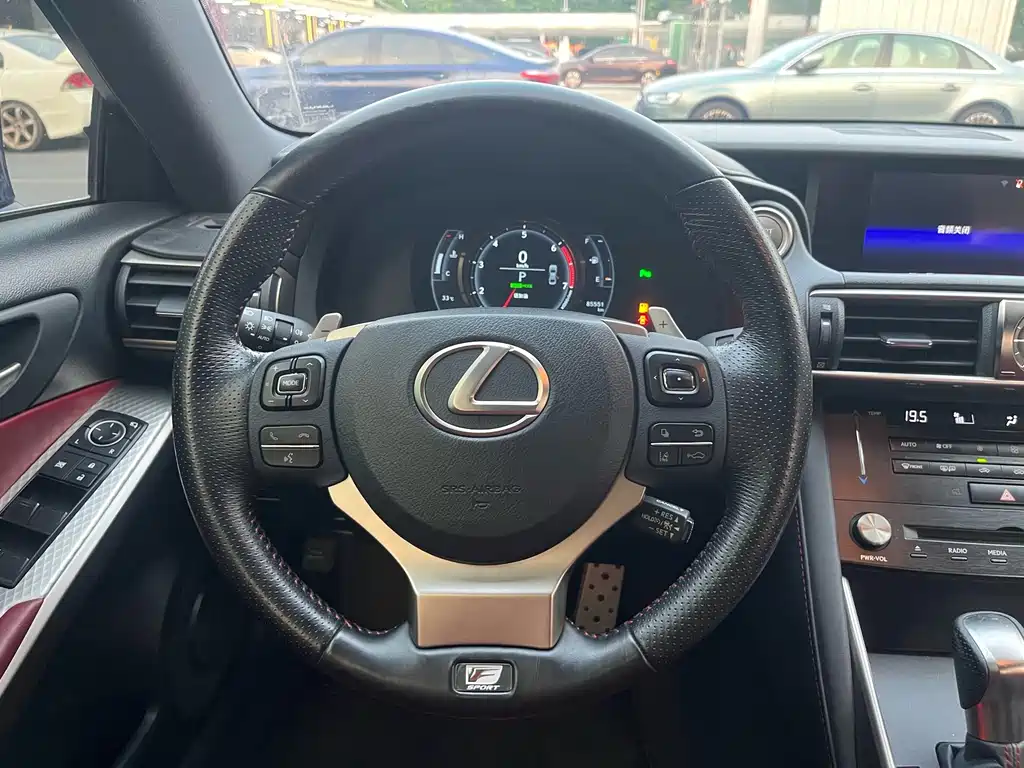 Lexus IS — миниатюра 13