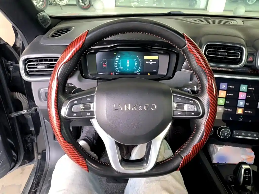 Lynk & Co 03 — миниатюра 11