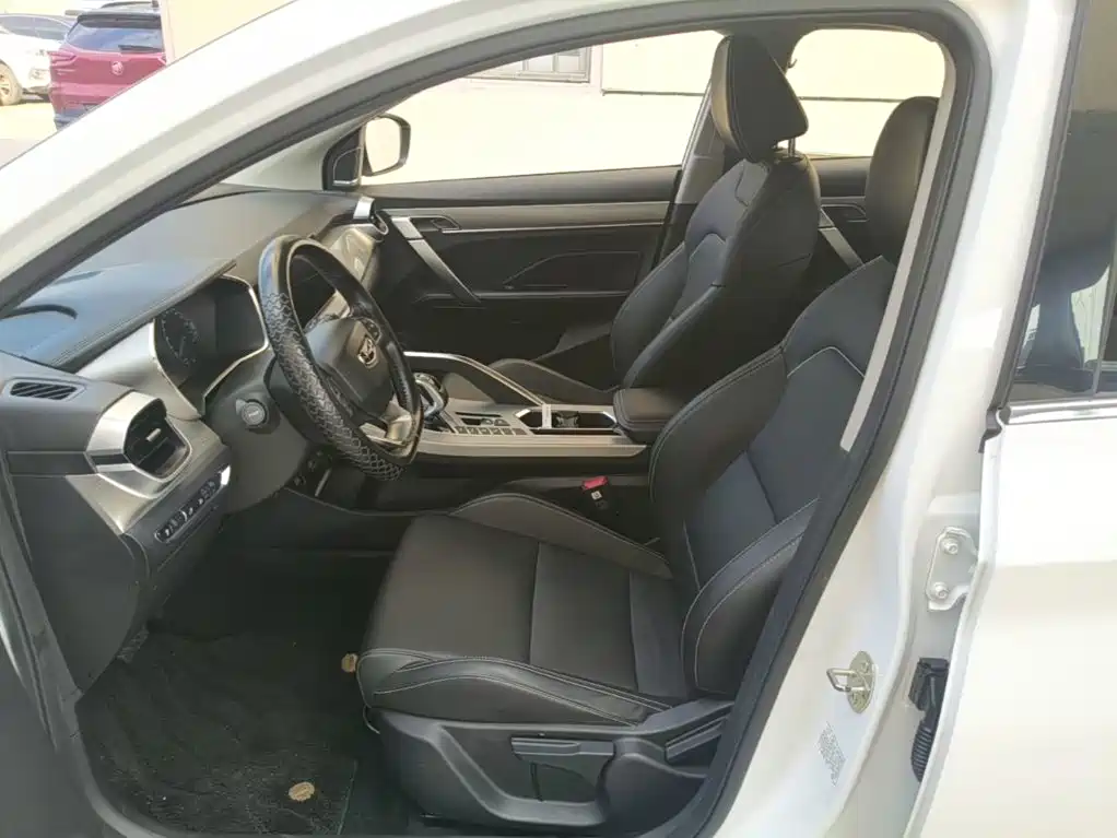Geely Binyue — миниатюра 15