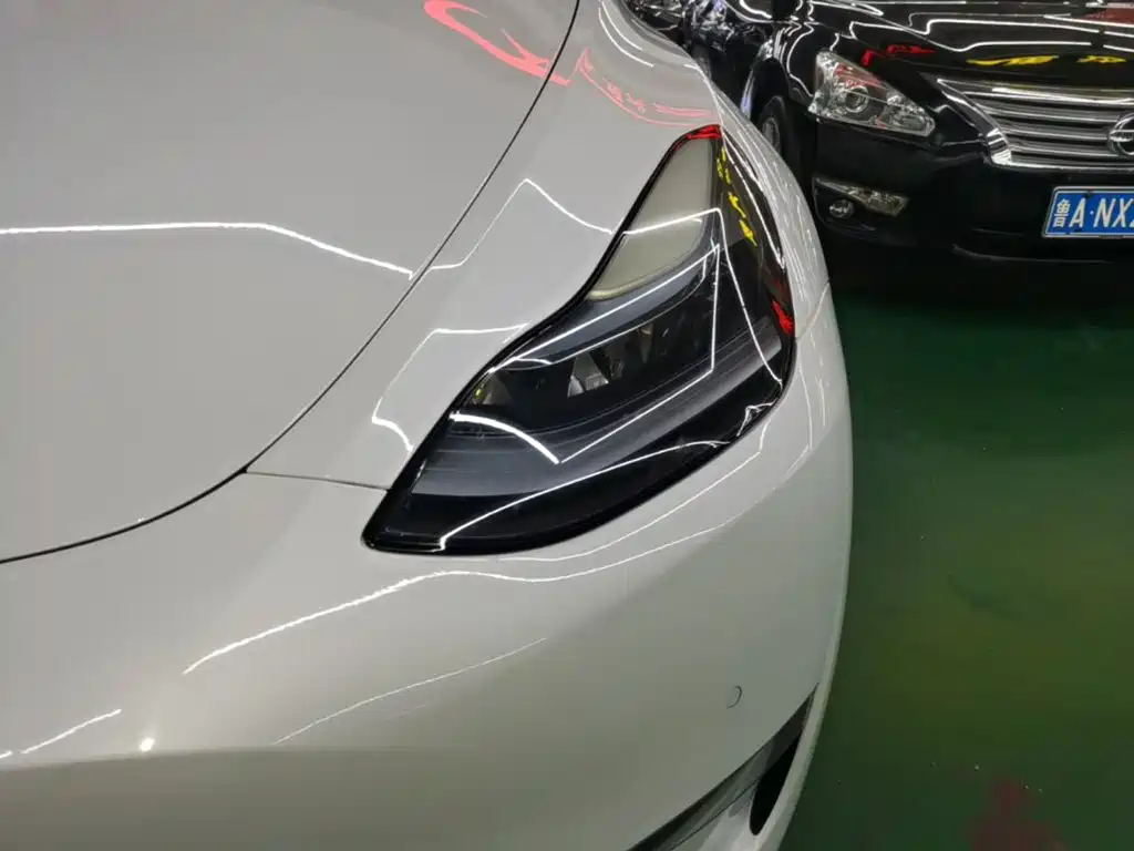 Tesla Model Y — миниатюра 24