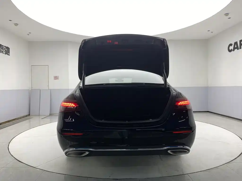 Mercedes-Benz E-Class — миниатюра 30