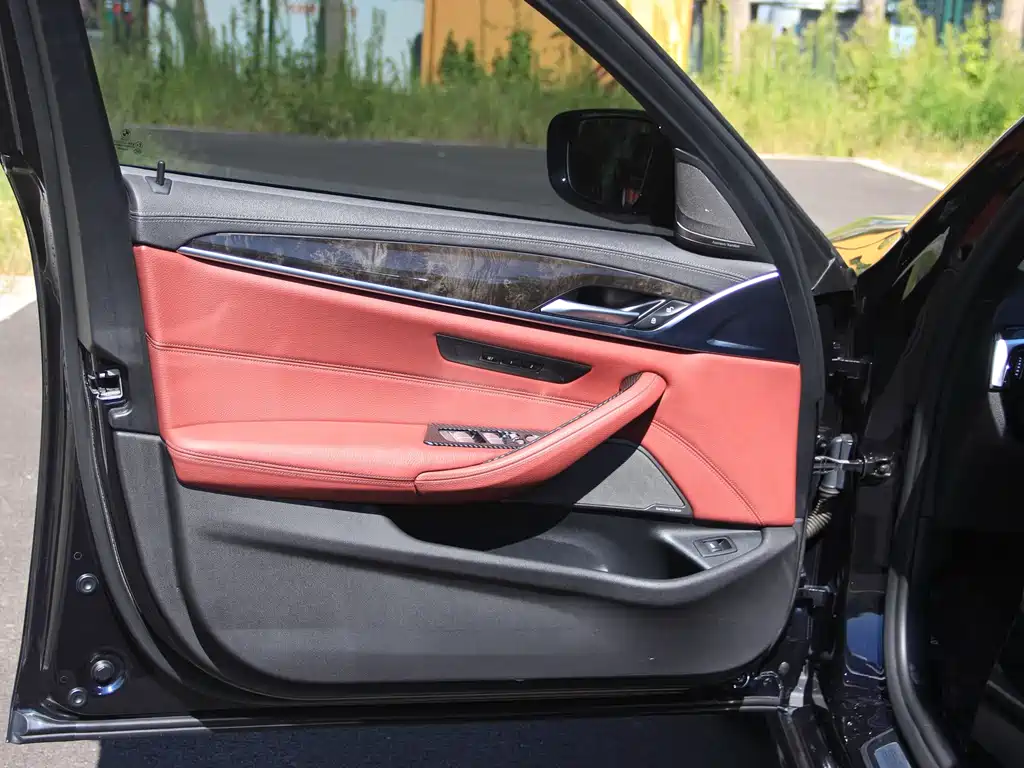 BMW 5 Series — миниатюра 14