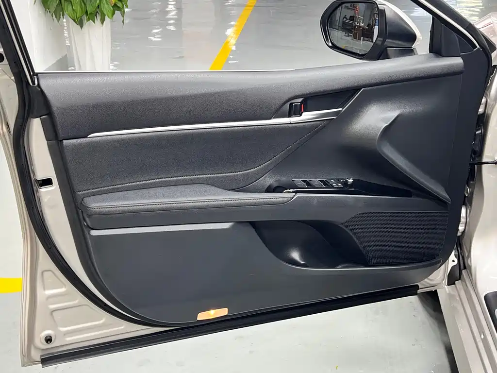 Toyota Camry — миниатюра 17