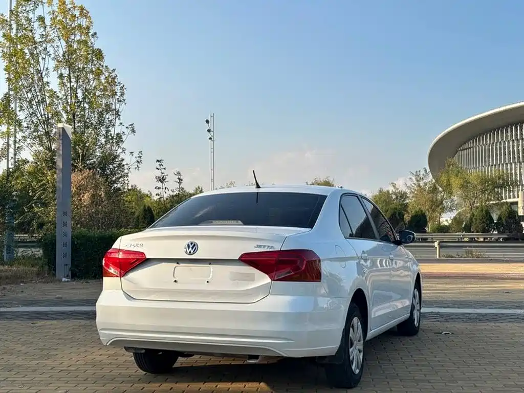 Volkswagen Jetta — миниатюра 4