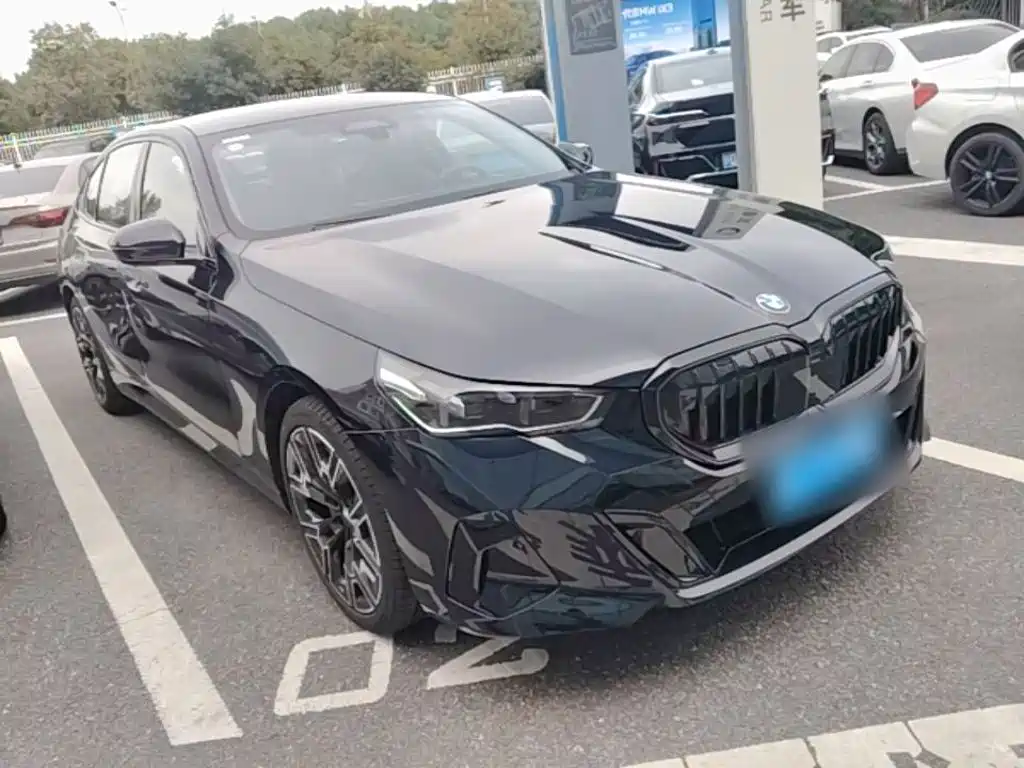 BMW 5 Series — миниатюра 4