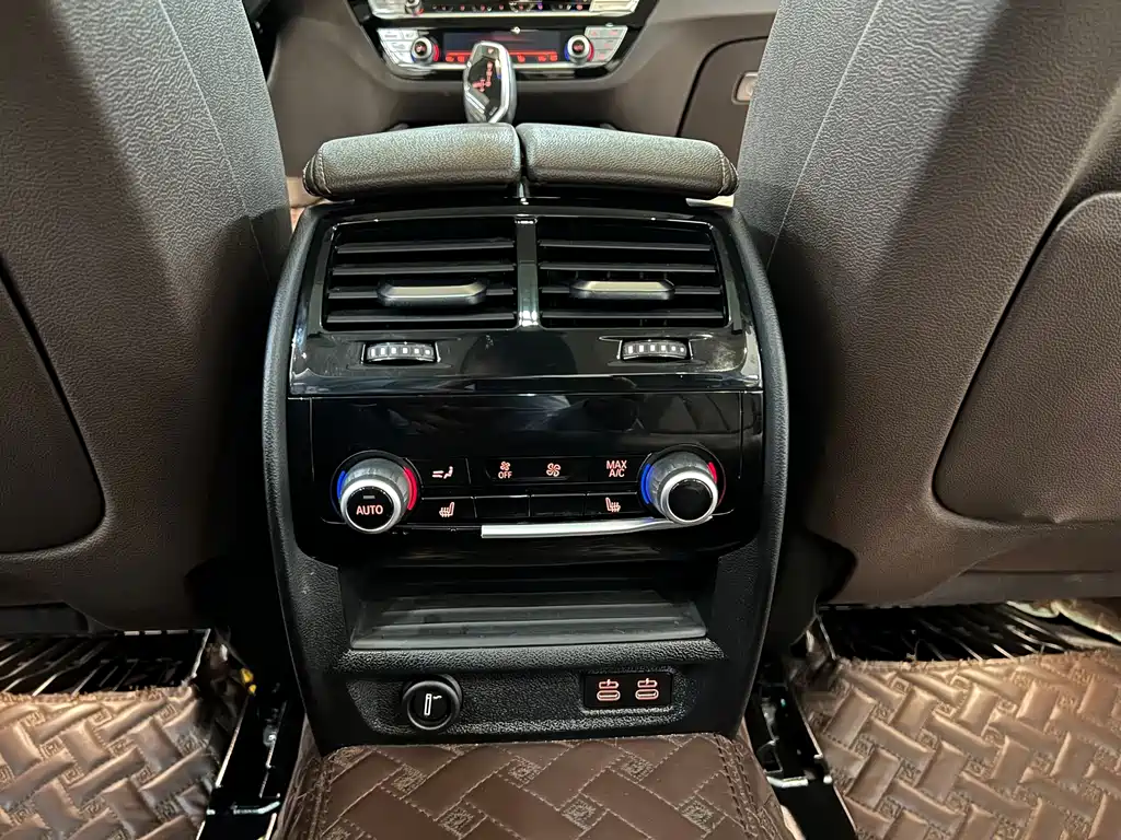 BMW 5 Series New Energy — миниатюра 6