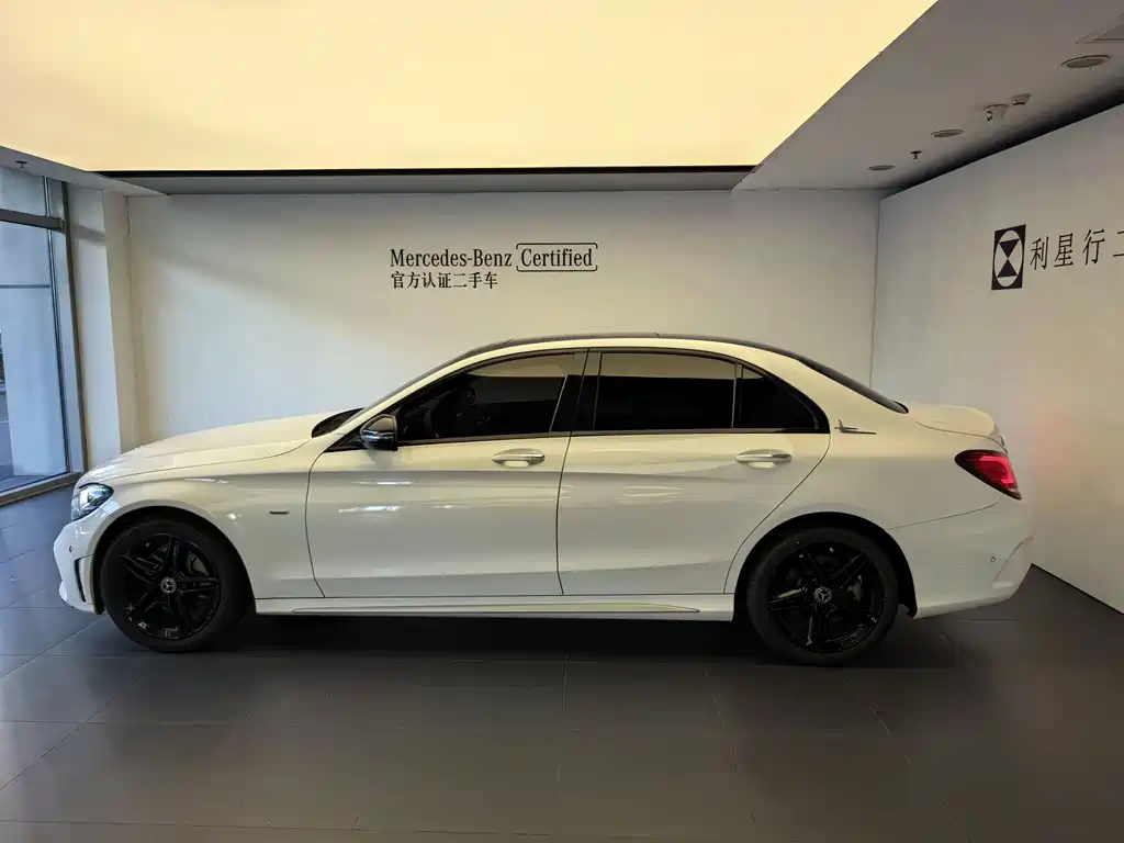 Mercedes-Benz C-Class — миниатюра 6