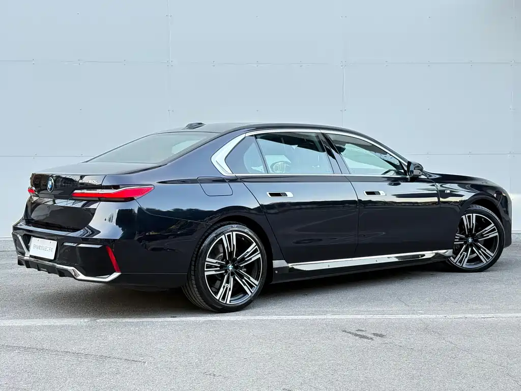 BMW i7 — миниатюра 17
