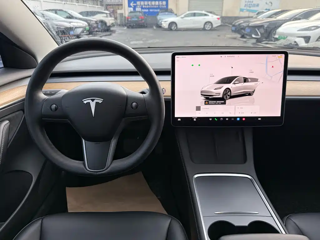 Tesla Model 3 — миниатюра 8