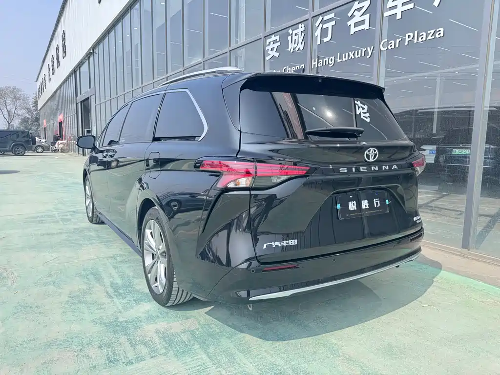 TOYOTA SIENNA